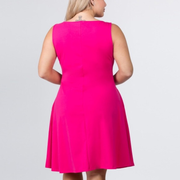 🐢Last 1🐢The Larissa Dress - Picture 2 of 3